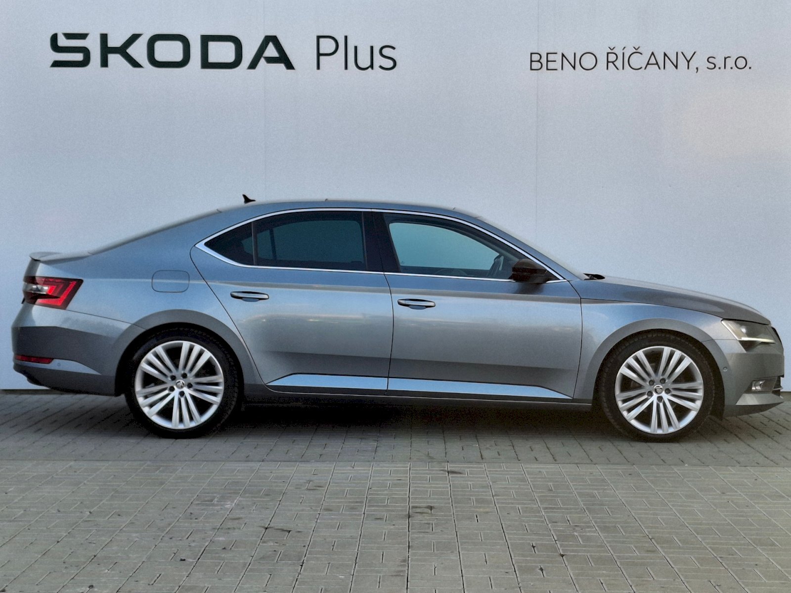 Škoda Superb Sedan / Limuzína 2,0 l 140 kw