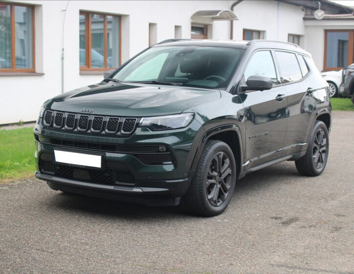 Jeep Compass SUV / Terénní 1,3 l 110 kw