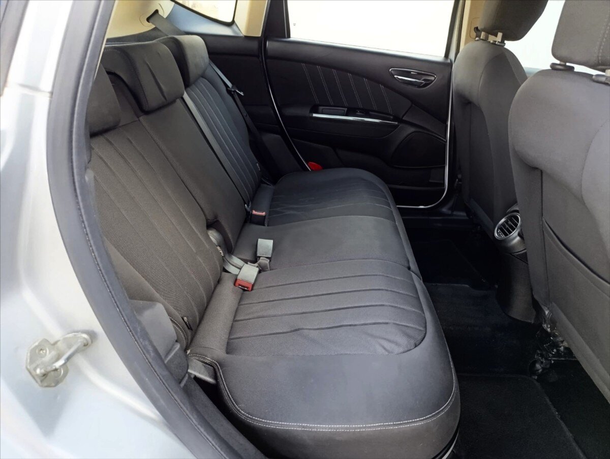 Lancia Delta Hatchback 1,6 l 88 kw