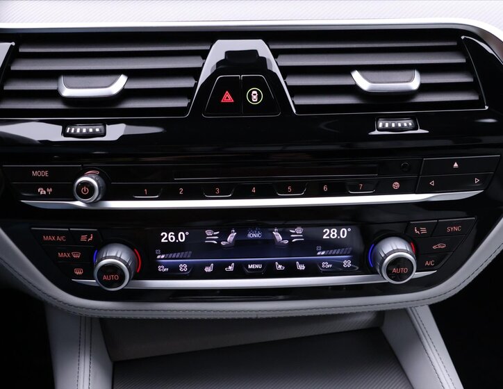 BMW M5 Sedan / Limuzína 4,4 l 441 kw