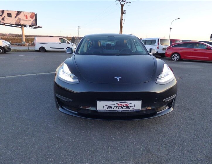 Tesla Model 3 8