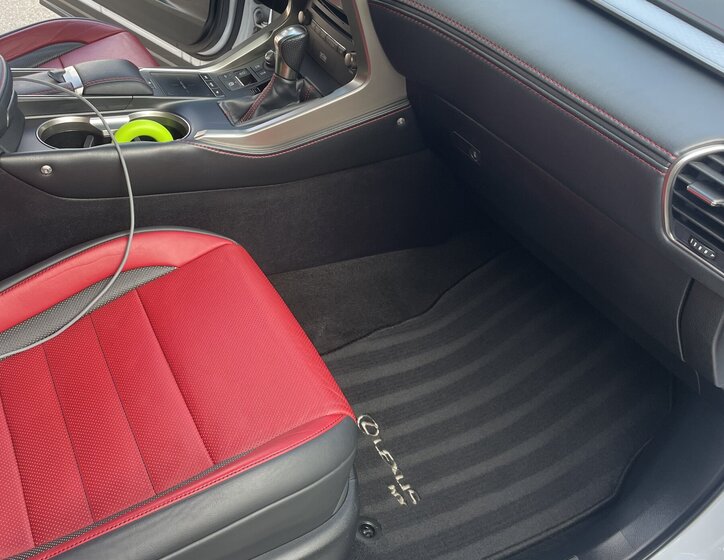 Lexus NX 300h CUV / Crossover 2,5 l 145 kw