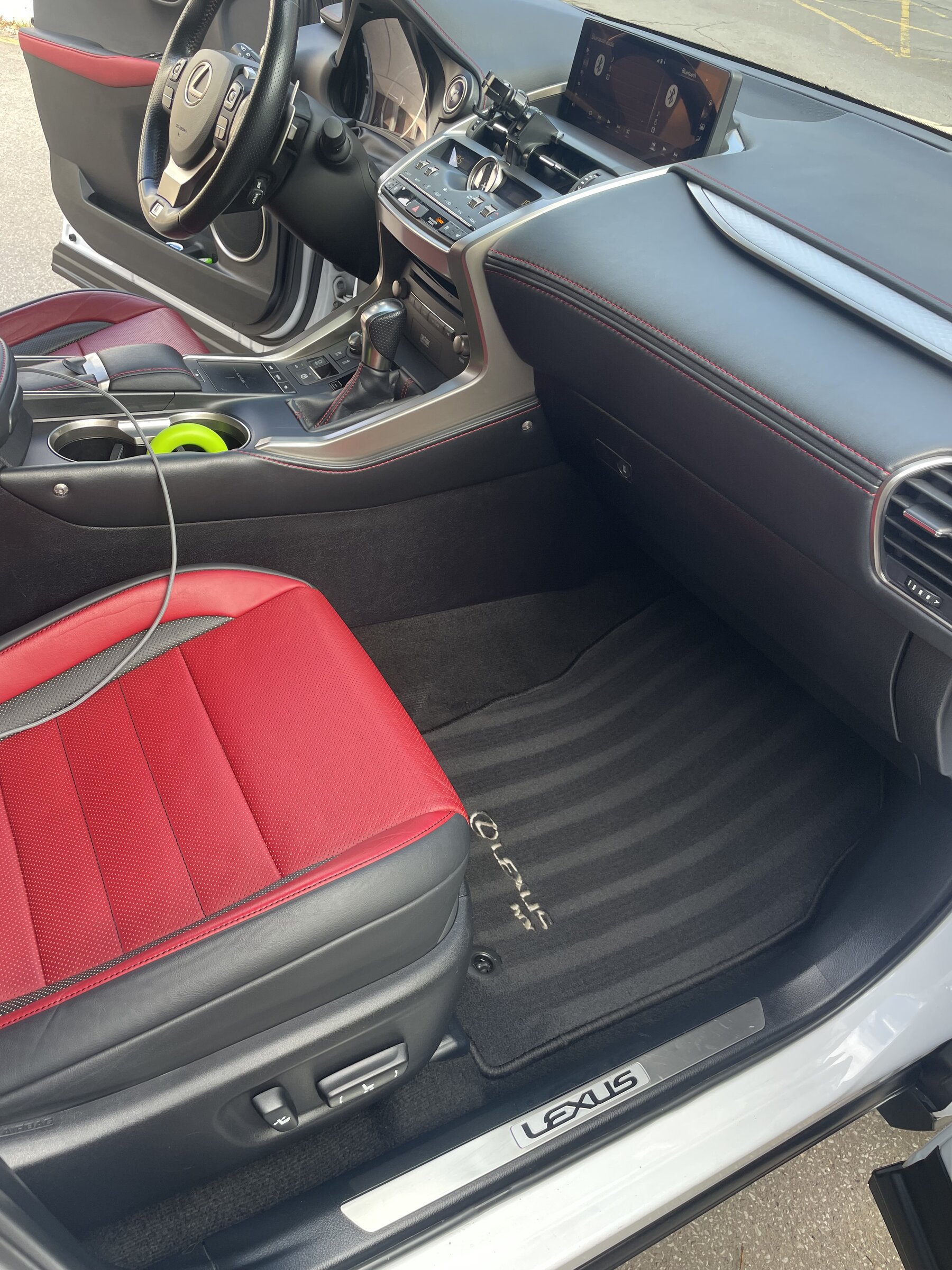 Lexus NX 300h CUV / Crossover 2,5 l 145 kw