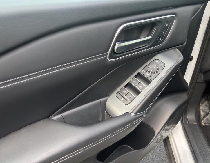 Nissan Qashqai SUV / Terénní 1,3 l 116 kw