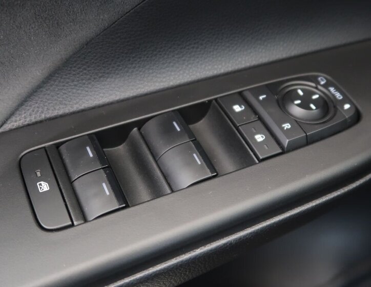 Toyota C-HR SUV / Terénní 2,0 l 112 kw