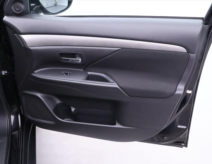 Mitsubishi Outlander 13