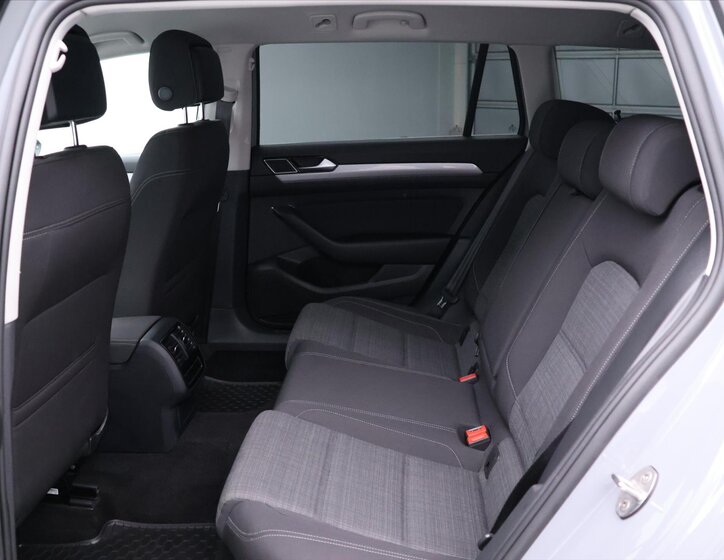 Volkswagen Passat 13