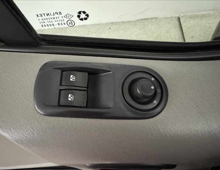 Opel Vivaro Kombi 2,5 l 107 kw