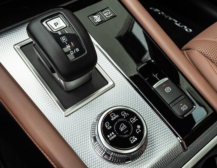 Mitsubishi Outlander SUV 2,4 l 225 kw