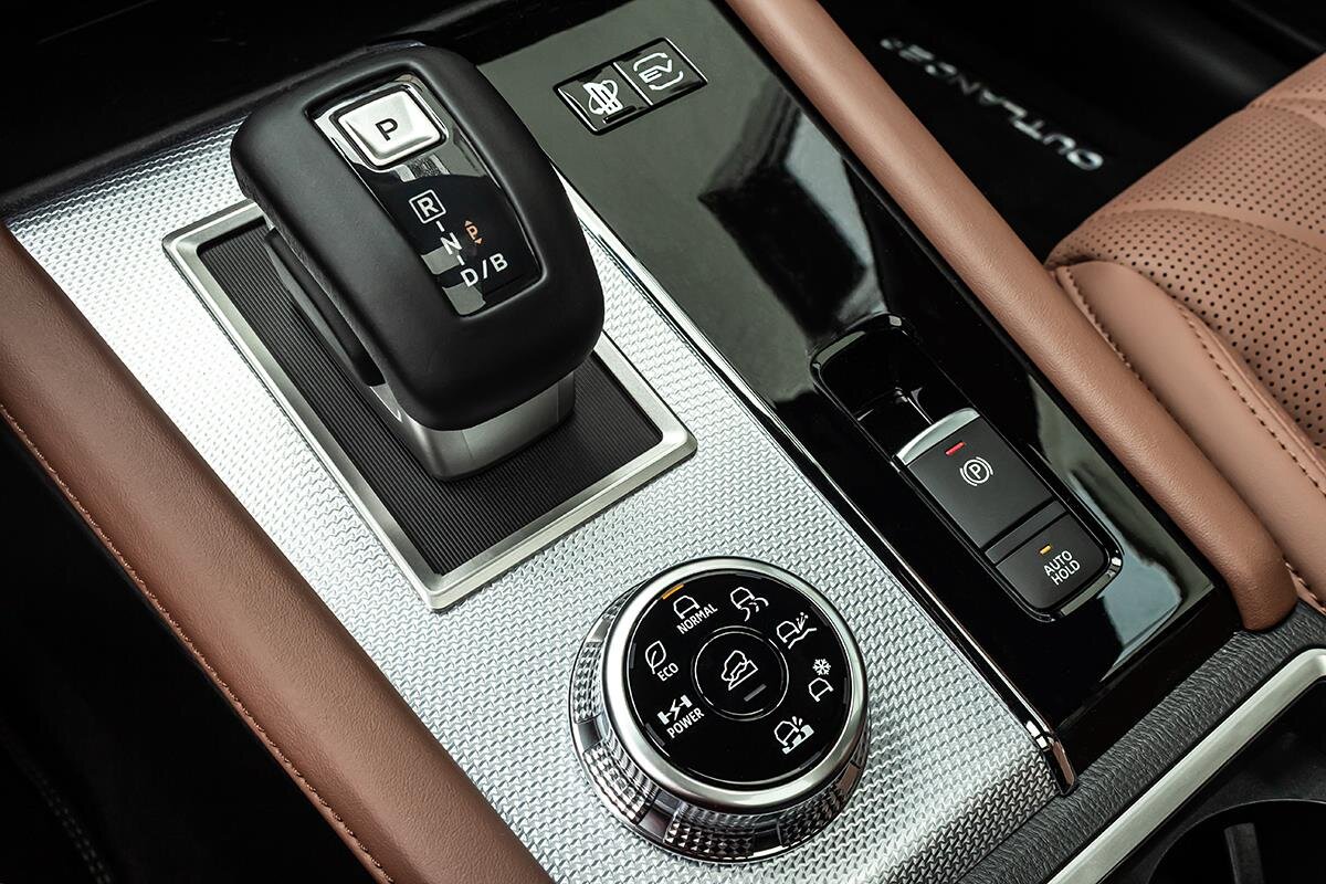 Mitsubishi Outlander SUV 2,4 l 225 kw