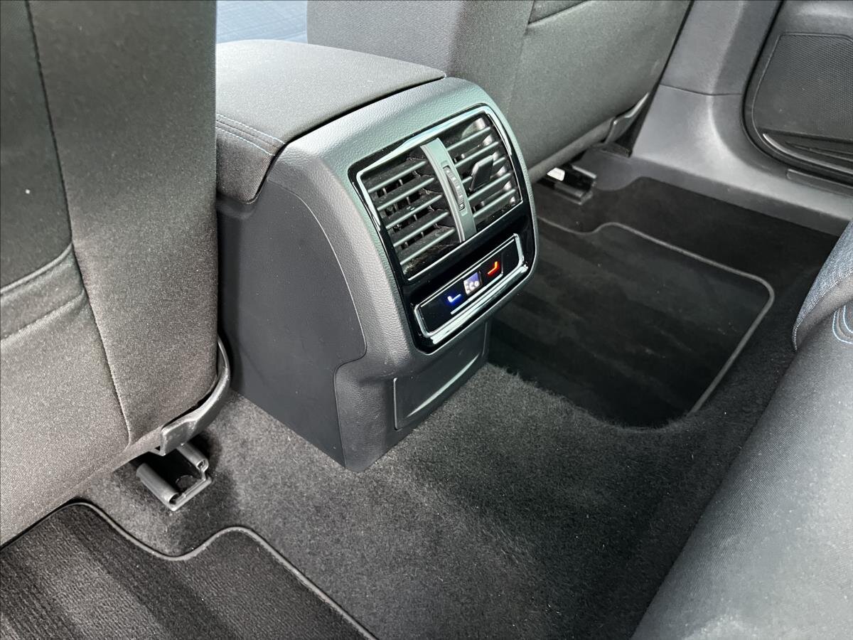 Volkswagen Passat Kombi 1,4 l 160 kw