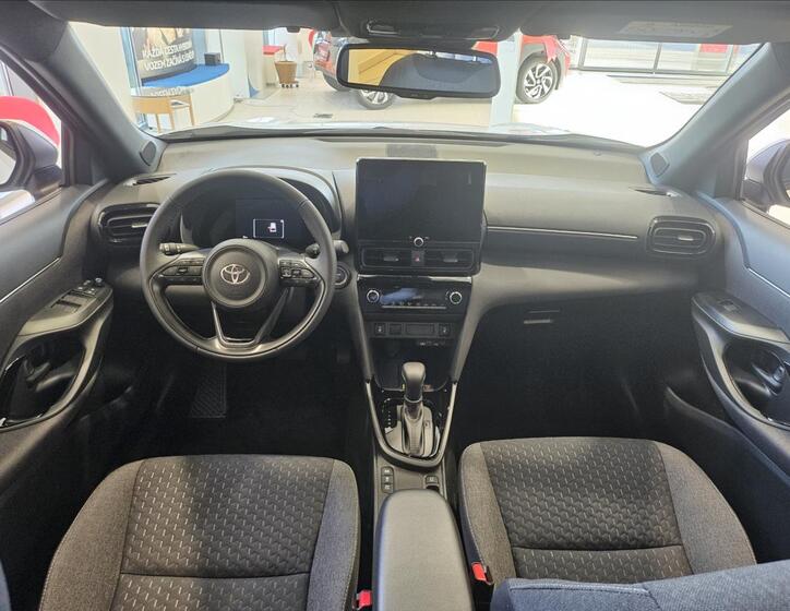 Toyota Yaris Cross 8