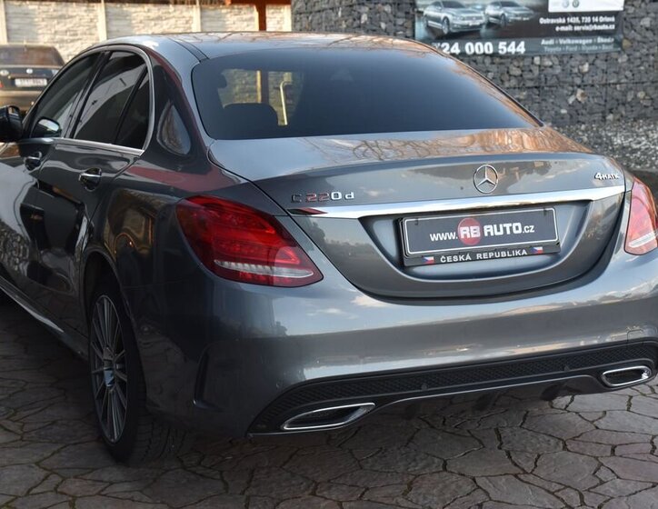 Mercedes-Benz Třídy C Sedan / Limuzína 2,1 l 125 kw