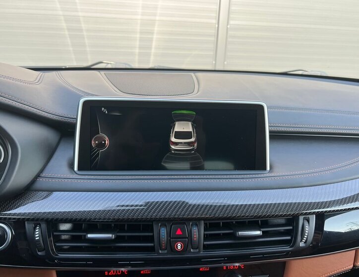 BMW X6 SUV / Terénní 4,4 l 512 kw