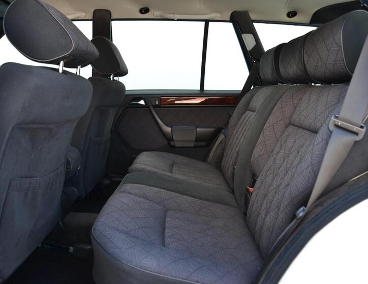 Mercedes-Benz 124 26