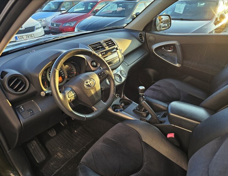 Toyota RAV4 Kombi 2,2 l 110 kw