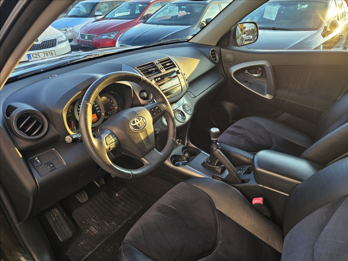 Toyota RAV4 Kombi 2,2 l 110 kw