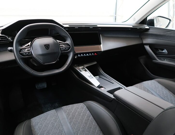 Peugeot 408 Liftback 1,2 l 96 kw