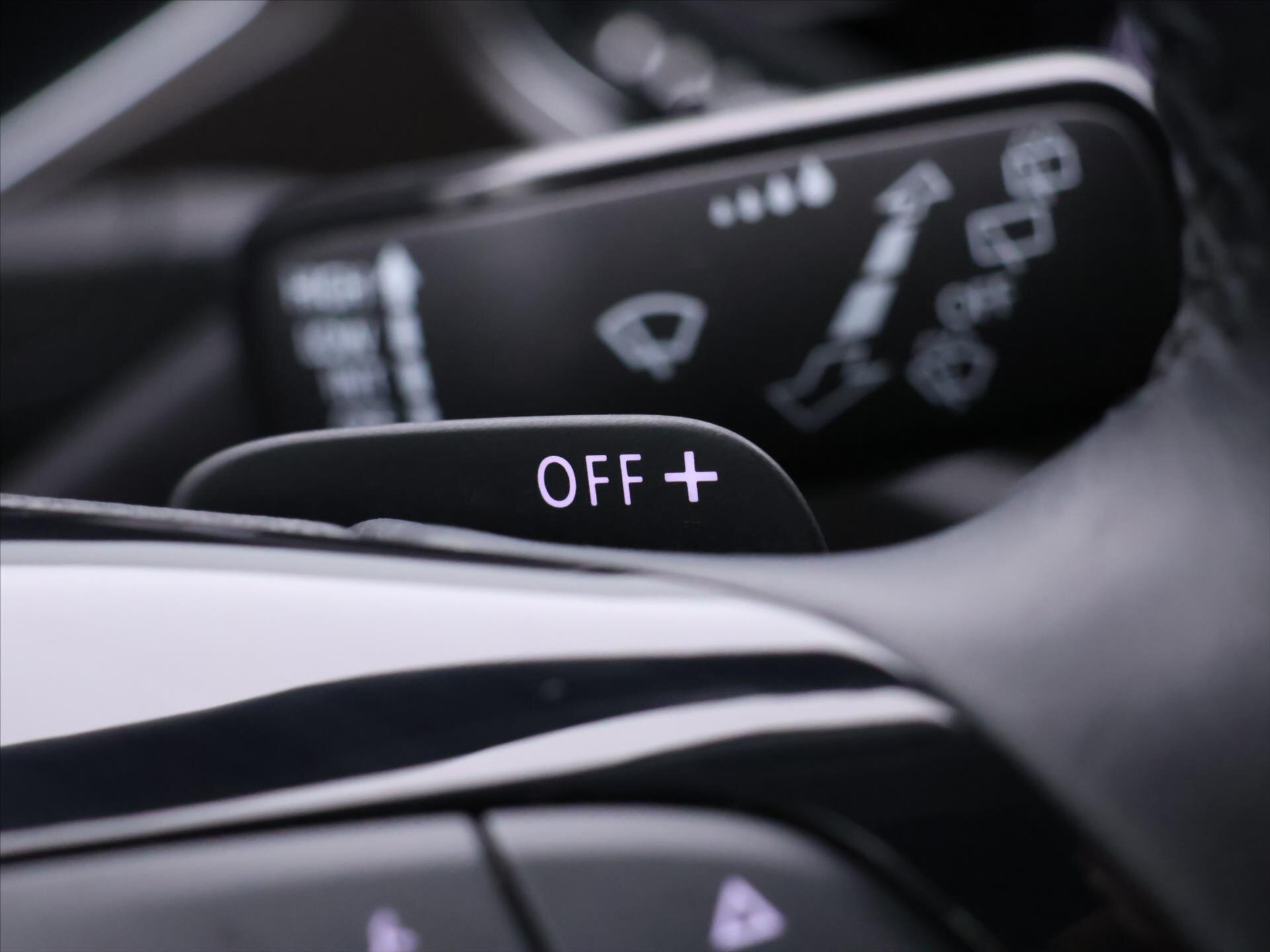 Volkswagen T-Roc SUV / Terénní 1,5 l 110 kw