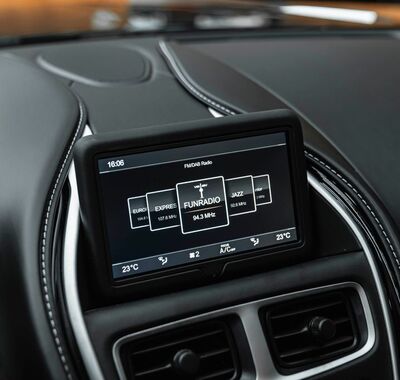 Aston Martin DB11 11