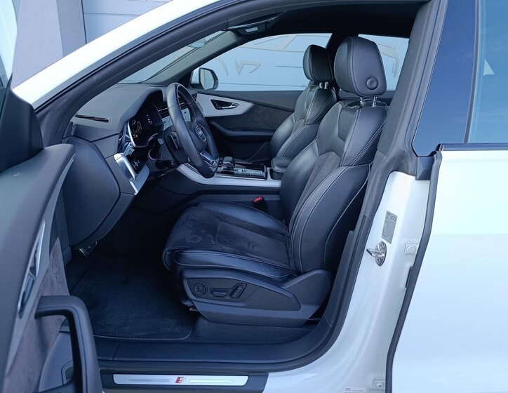 Audi Q8 SUV / Terénní 3,0 l 210 kw