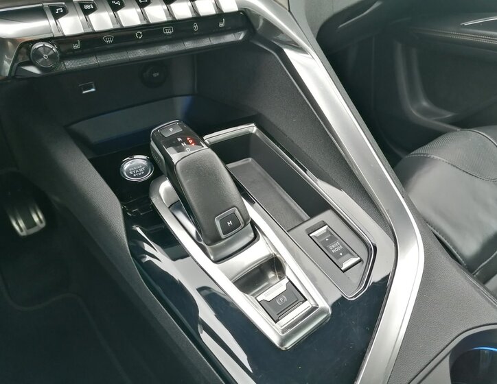 Peugeot 5008 SUV 1,5 l 96 kw
