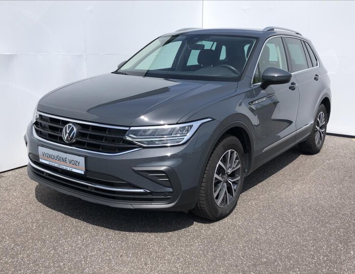 Volkswagen Tiguan 1