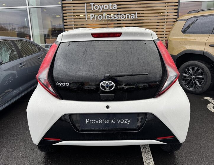 Toyota Aygo Hatchback 998,0 53 kw