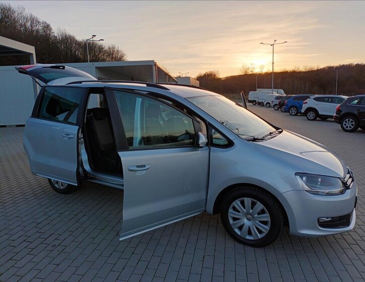 Volkswagen Sharan Kombi 2,0 l 103 kw