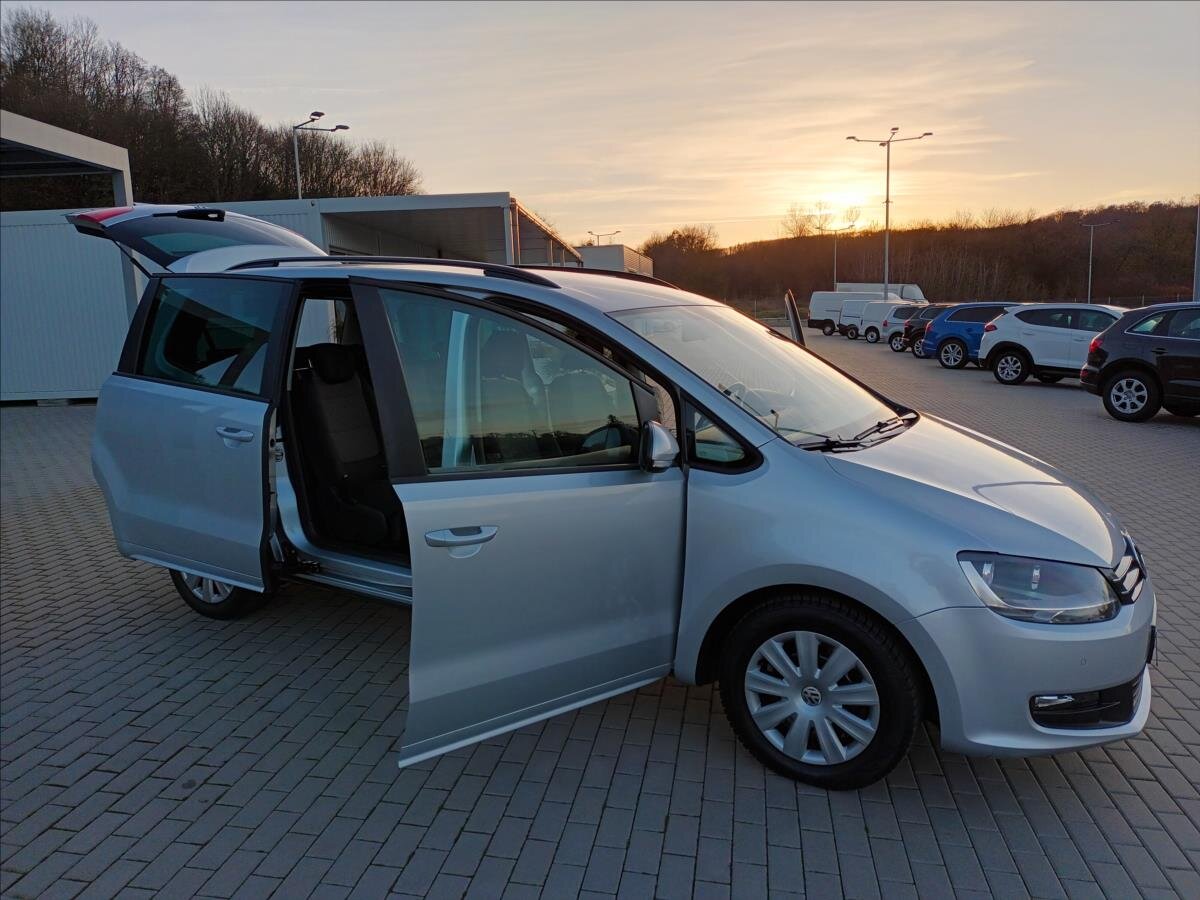 Volkswagen Sharan Kombi 2,0 l 103 kw