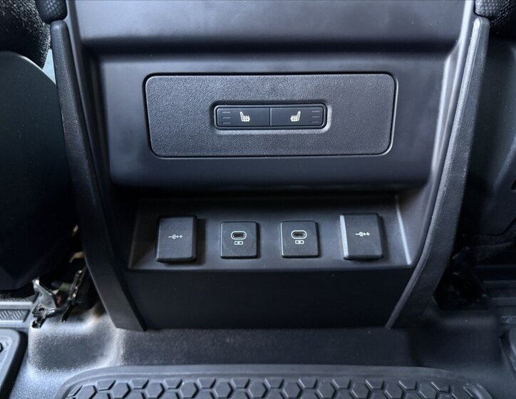 Land Rover Defender SUV / Terénní 3,0 l 183 kw