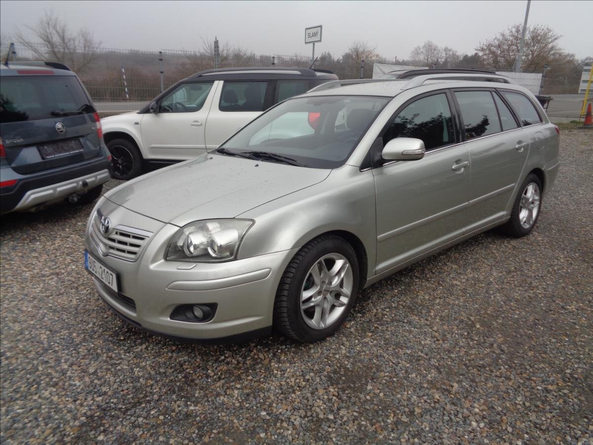 Toyota Avensis Kombi 2,0 l 108 kw