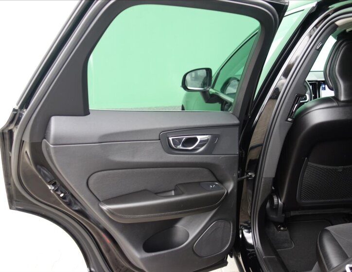 Volvo XC60 SUV / Terénní 2,0 l 110 kw