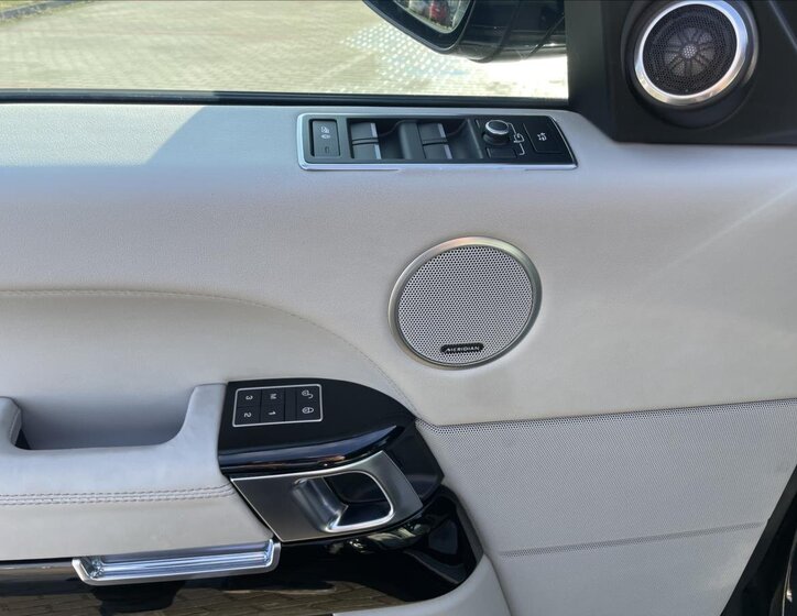 Land Rover Range Rover SUV 4,4 l 250 kw