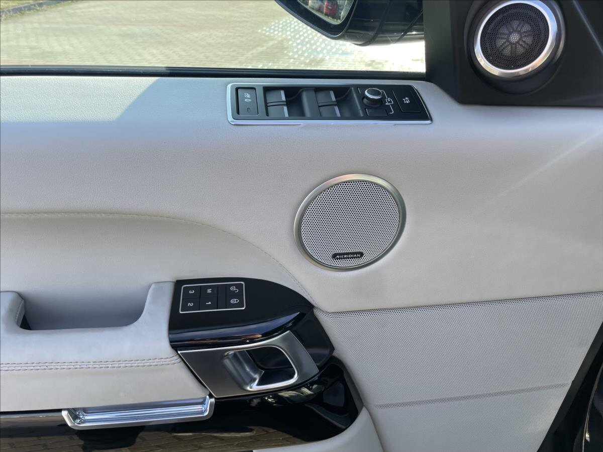 Land Rover Range Rover SUV 4,4 l 250 kw
