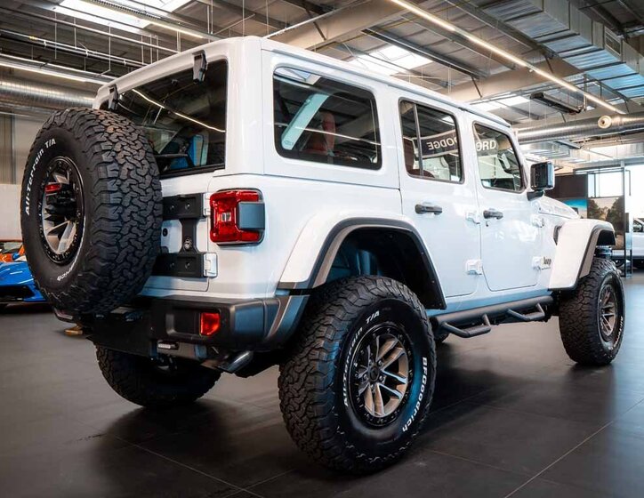 Jeep Wrangler Ostatní 6,4 l 350 kw