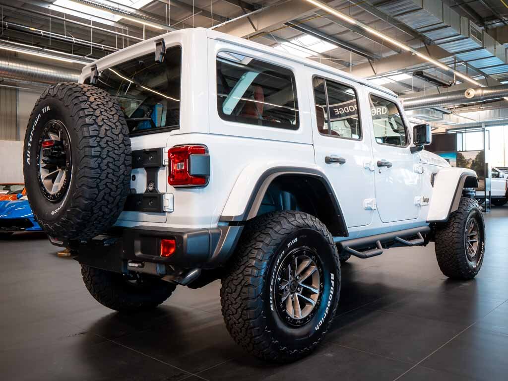 Jeep Wrangler Ostatní 6,4 l 350 kw
