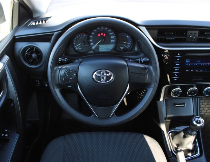Toyota Corolla Sedan 1,6 l 97 kw