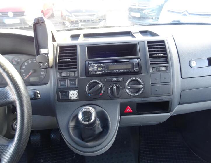 Volkswagen Caravelle 23