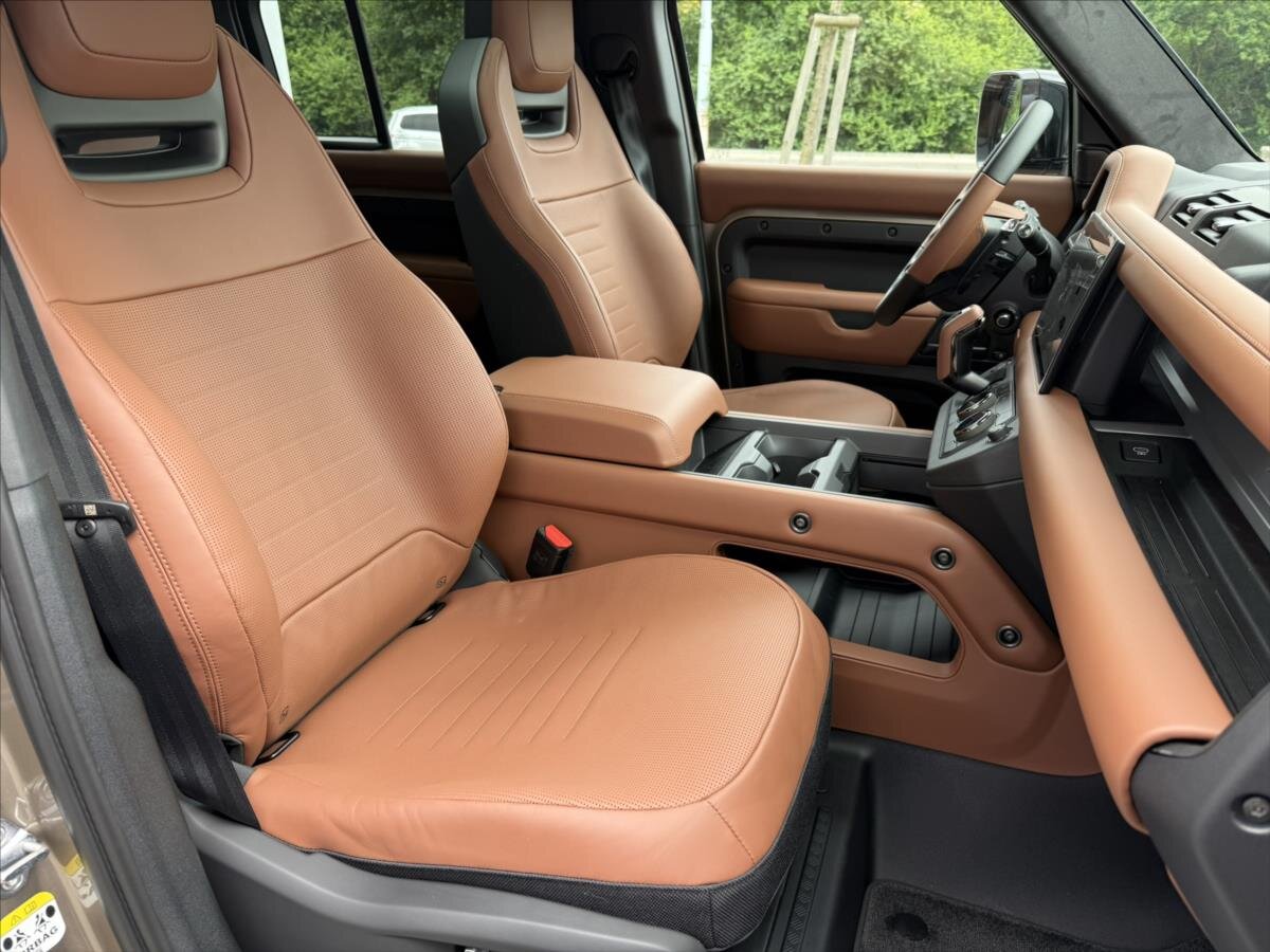Land Rover Defender SUV 4,4 l 467 kw
