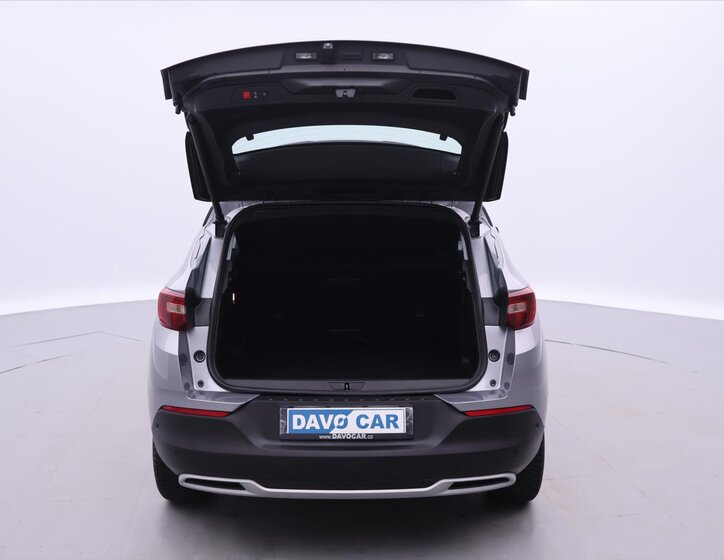 Opel Grandland X SUV / Terénní 1,6 l 147 kw