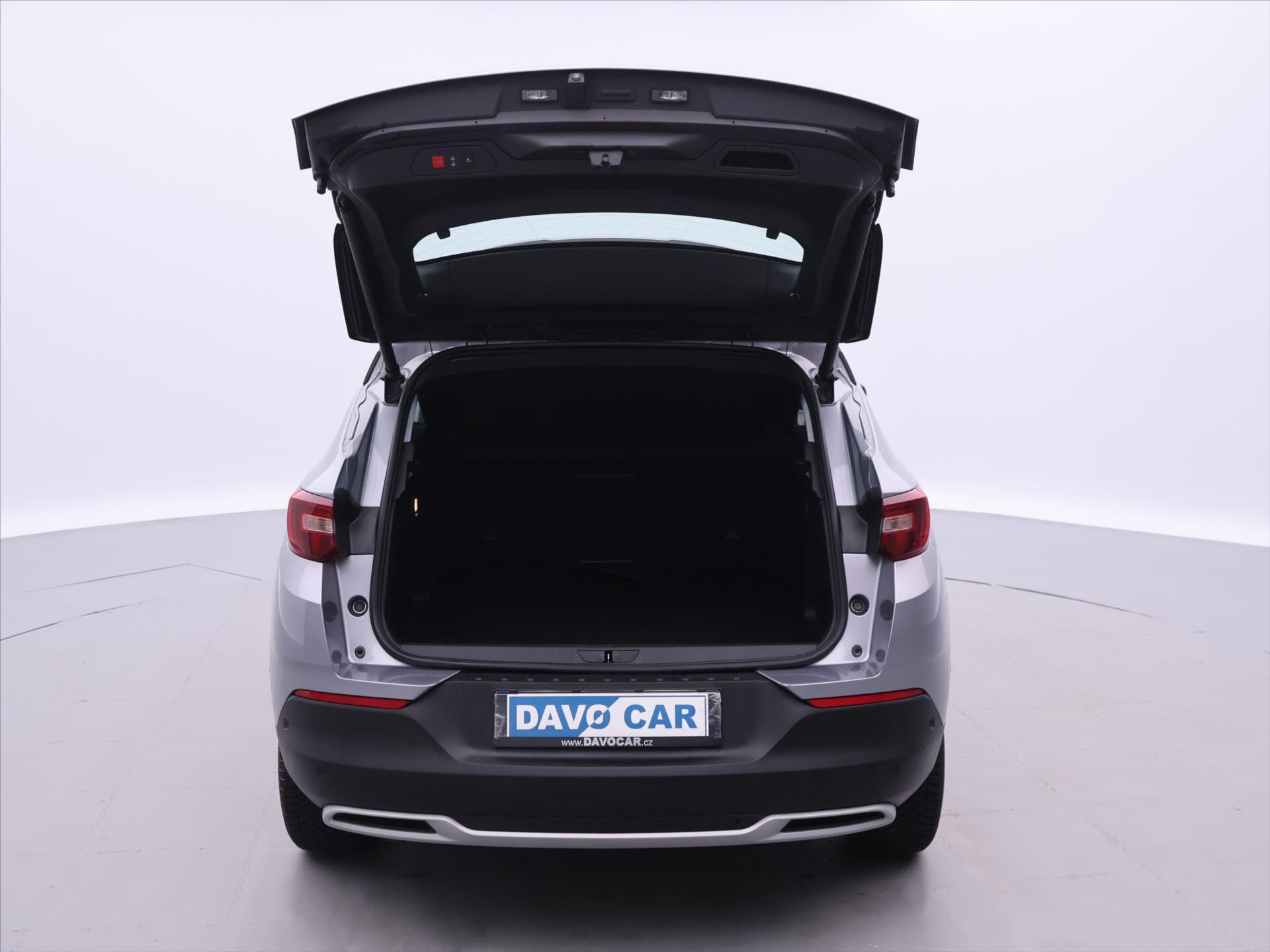 Opel Grandland X SUV / Terénní 1,6 l 147 kw