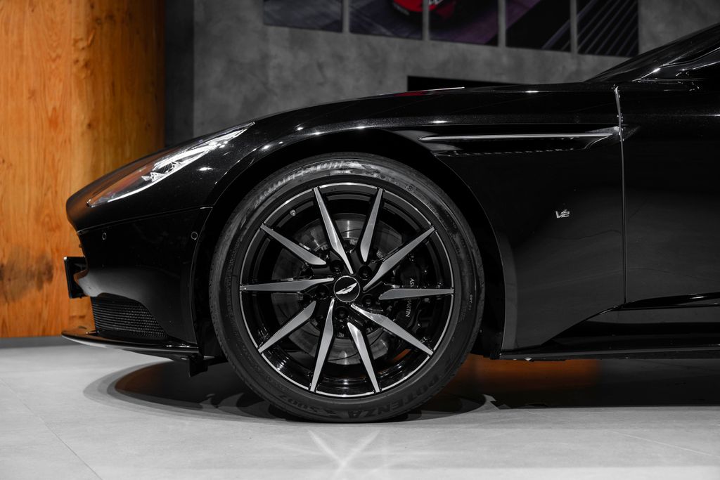 Aston Martin DB11