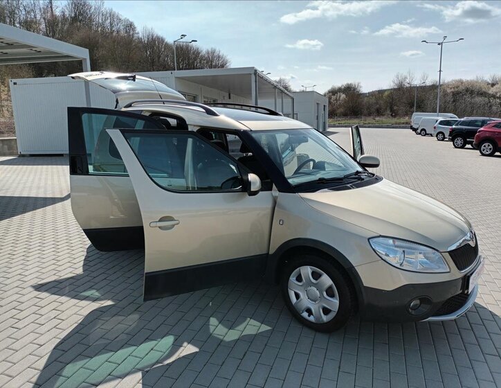 Škoda Roomster Kombi 1,2 l 63 kw