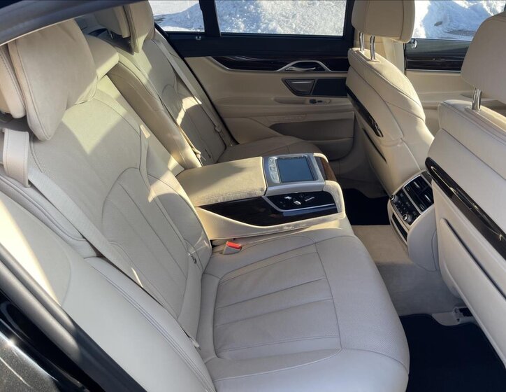 BMW Řada 7 Sedan 3,0 l 210 kw