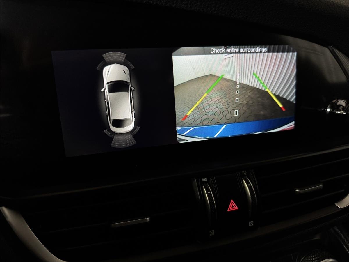 Alfa Romeo Giulia Sedan / Limuzína 2,0 l 206 kw