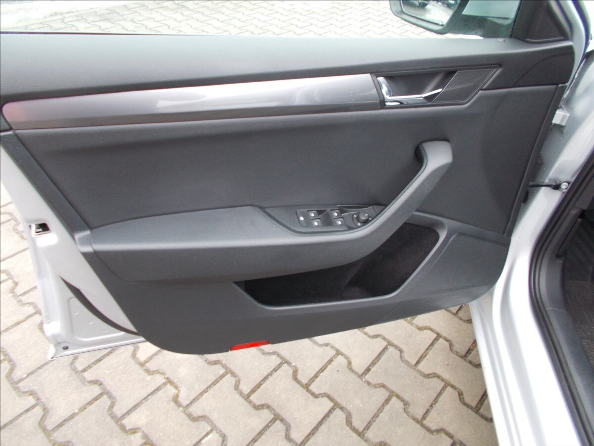 Škoda Superb Sedan / Limuzína 2,0 l 110 kw