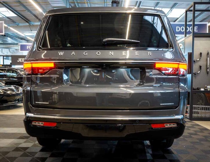 Jeep Wagoneer SUV / Terénní 5,7 l 292 kw