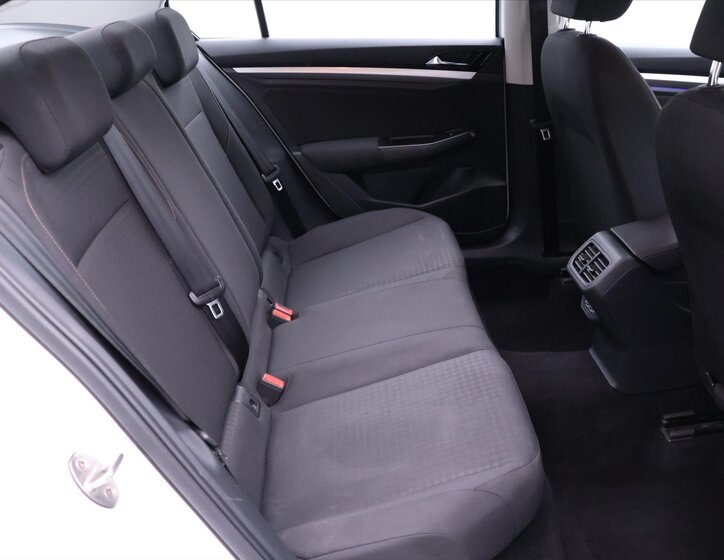 Volkswagen Bora Sedan / Limuzína 0,0 100 kw