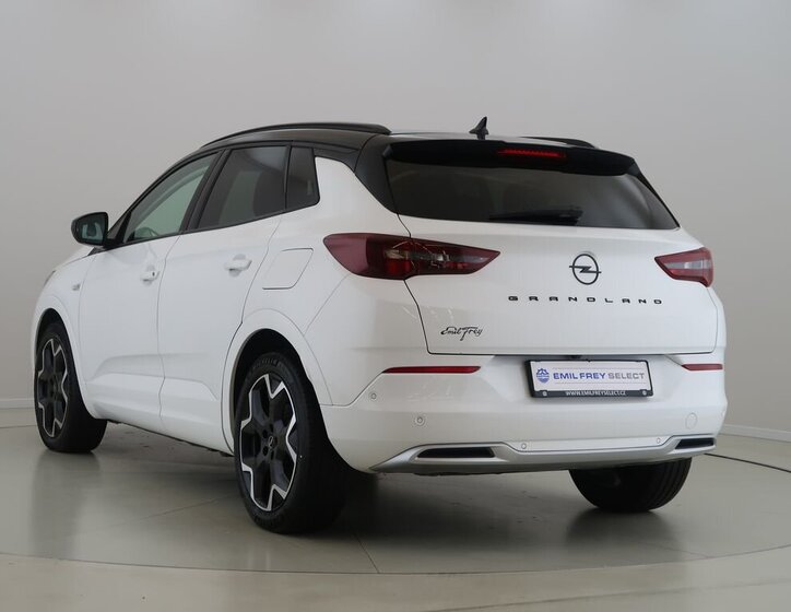 Opel Grandland SUV / Terénní 1,6 l 147 kw